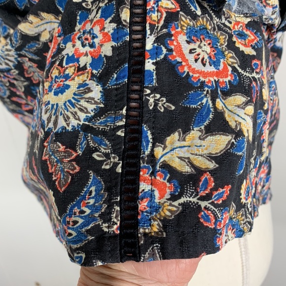 Roan + Ryan Black Floral Paisley V-neck Flutter Sleeve Top - Medium - Picture 6 of 10